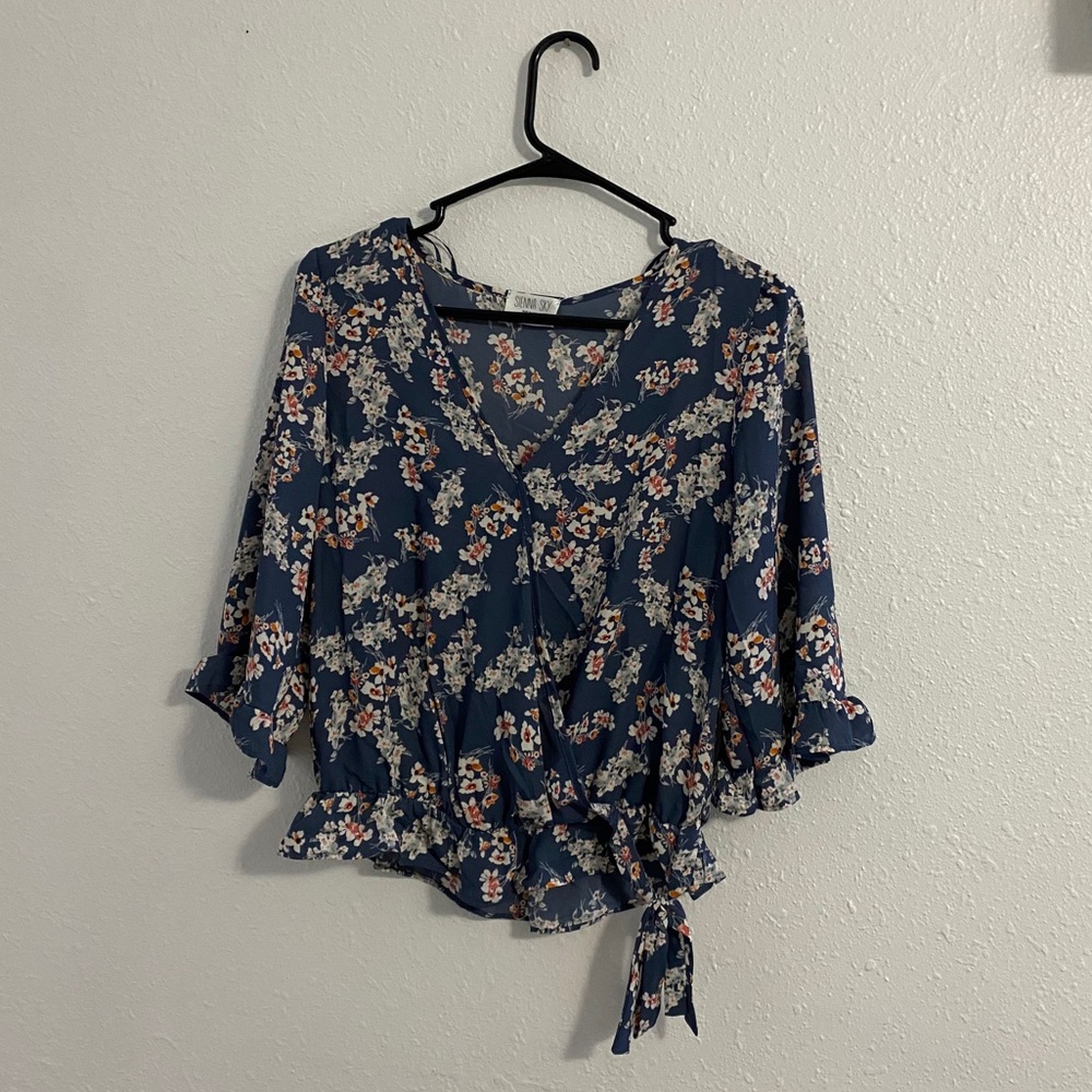 Mid sleeve light blue floral top